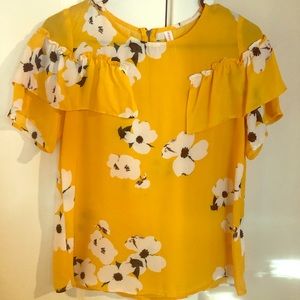 Adorable floral top🌻